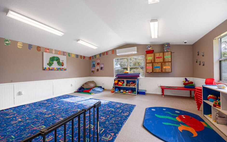 More Photos Of 311 NE Crawford St, Mayo Office For Sale