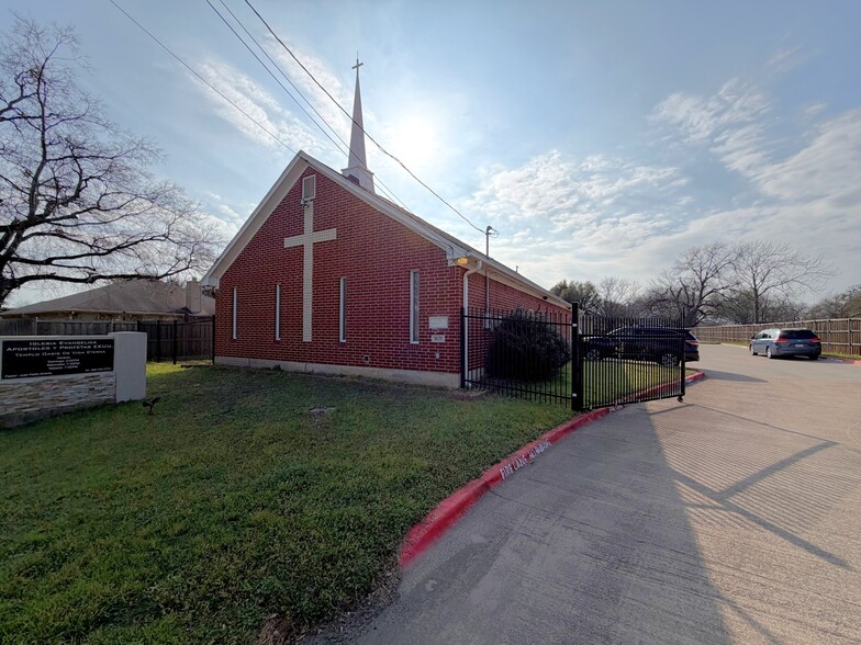 Primary Photo Of 1621 Balleywood Rd, Irving Religious Facility For Sale