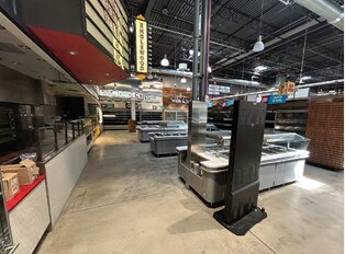 More Photos Of 832 W 63rd St, Chicago Supermarket For Lease