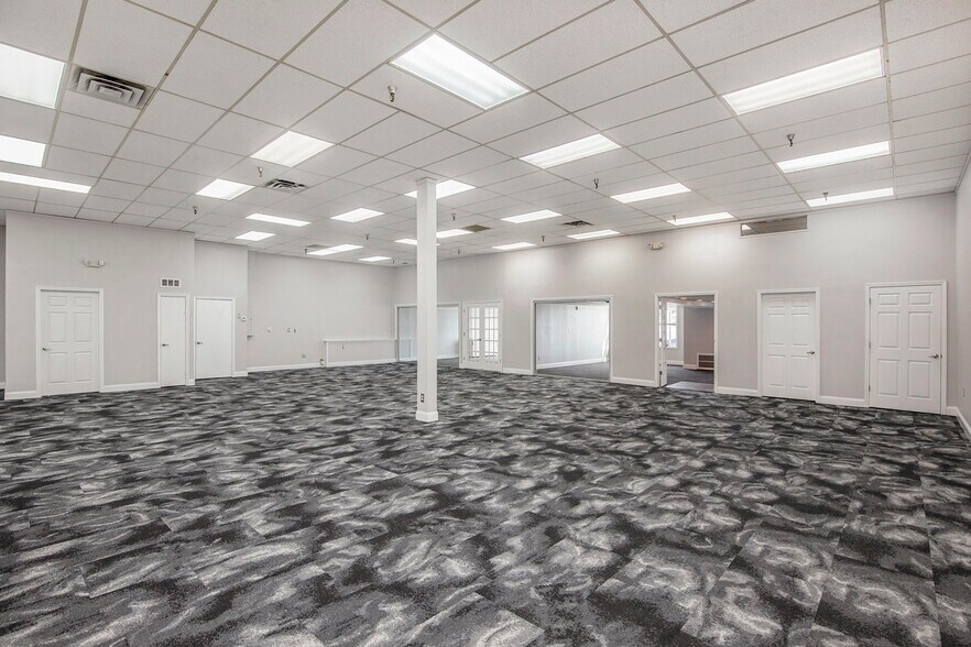 More Photos Of 201 N Riverside Ave, Saint Clair General Retail For Sale