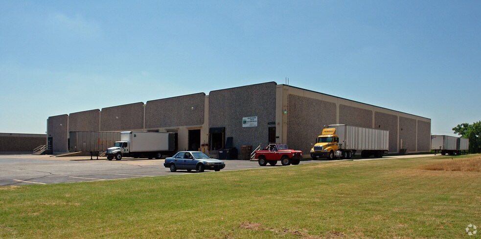 More Photos Of 4210 Will Rogers Pky, Oklahoma City Distribution For Lease