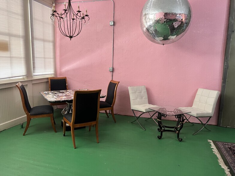 More Photos Of 339 Madison Ave, Memphis Storefront Retail Office For Sale