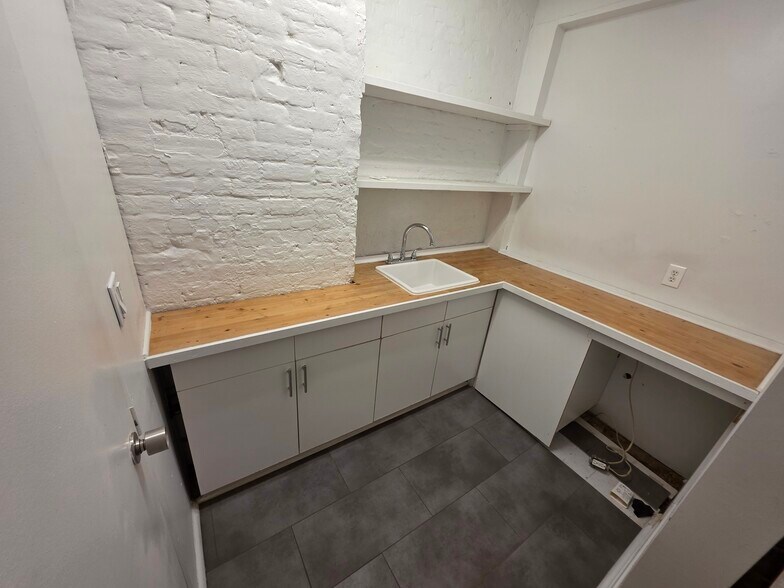 More Photos Of 24 Mercer St, Toronto Loft Creative Space For Lease