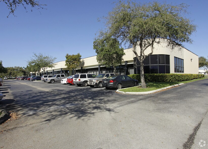 More Photos Of 5825-5845 NW 158th St, Miami Lakes Light Distribution For Lease