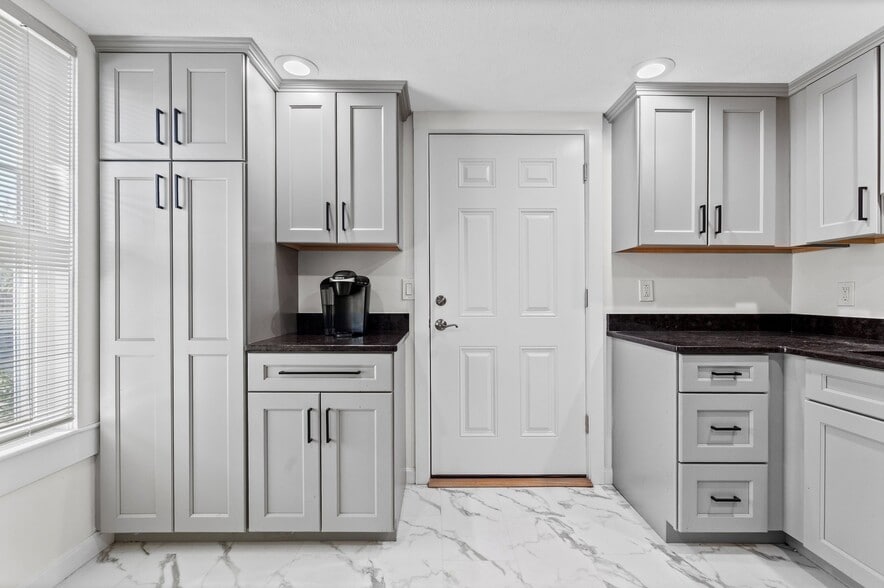 More Photos Of 327 Central St, Saugus Office For Sale