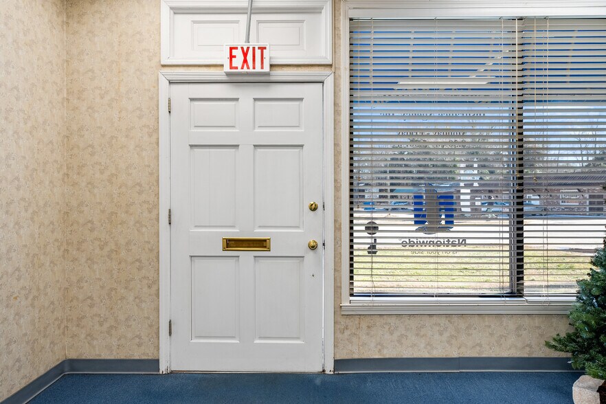 More Photos Of 713 Anderson St, Belton Office For Sale