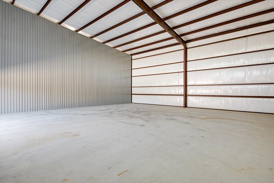 More Photos Of 10020 Darden Hill Rd, Austin Light Distribution For Lease