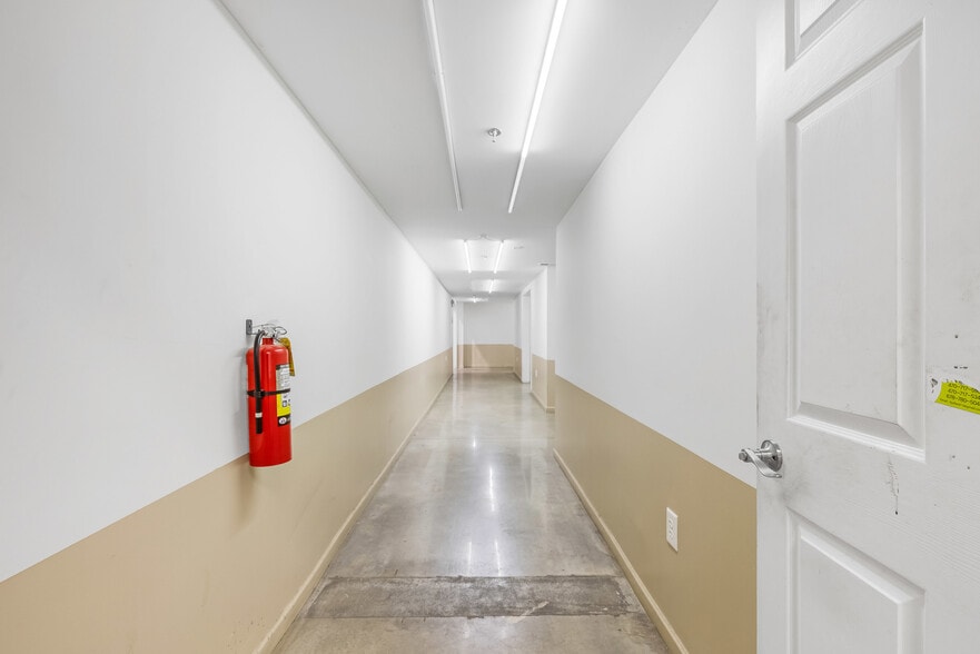 More Photos Of 2312 Centennial Cir, Gainesville Warehouse For Sale