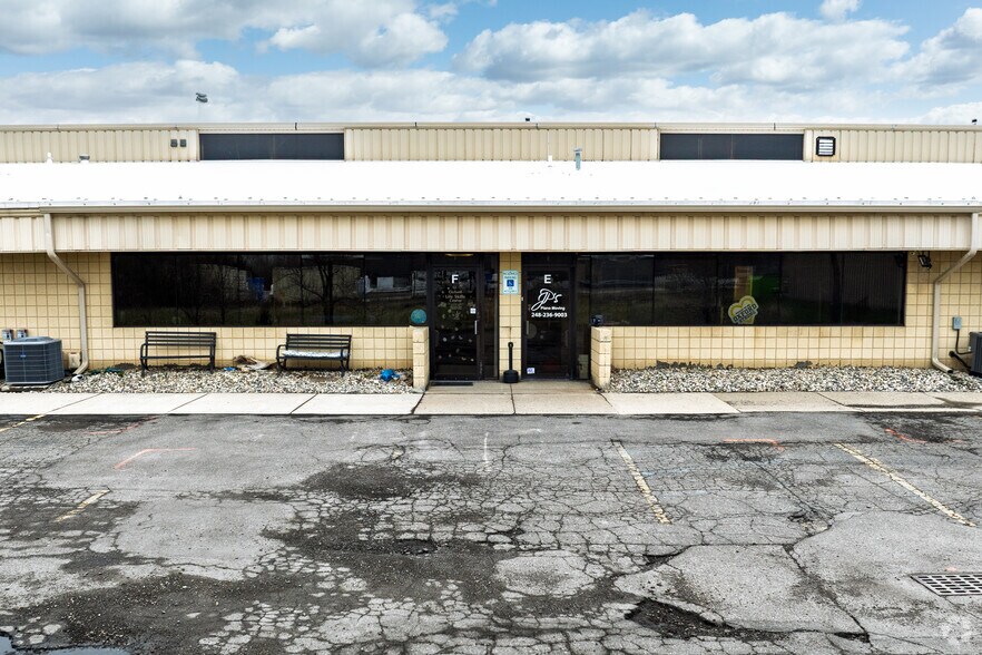 More Photos Of 465 Glaspie St, Oxford Warehouse For Lease