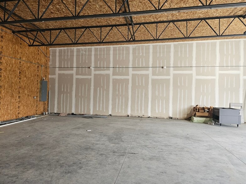 More Photos Of 2320 Union Blvd, Bay Shore General Retail For Lease