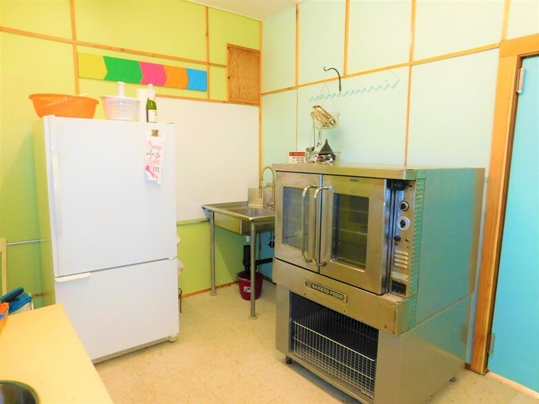 More Photos Of 10780 Highway 126, Mapleton General Retail For Sale