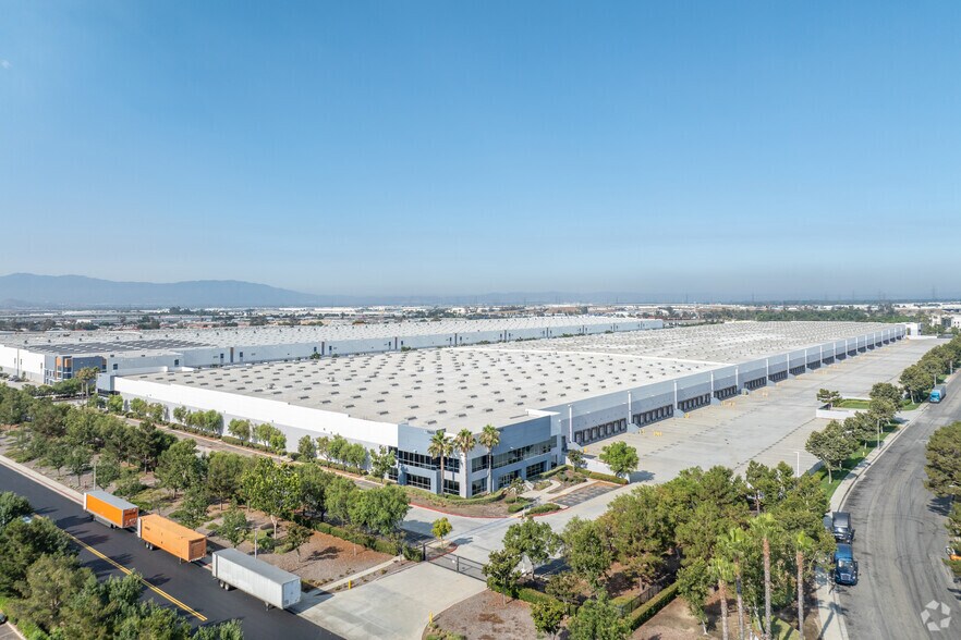 More Photos Of 11650 Venture Dr, Jurupa Valley Distribution For Lease