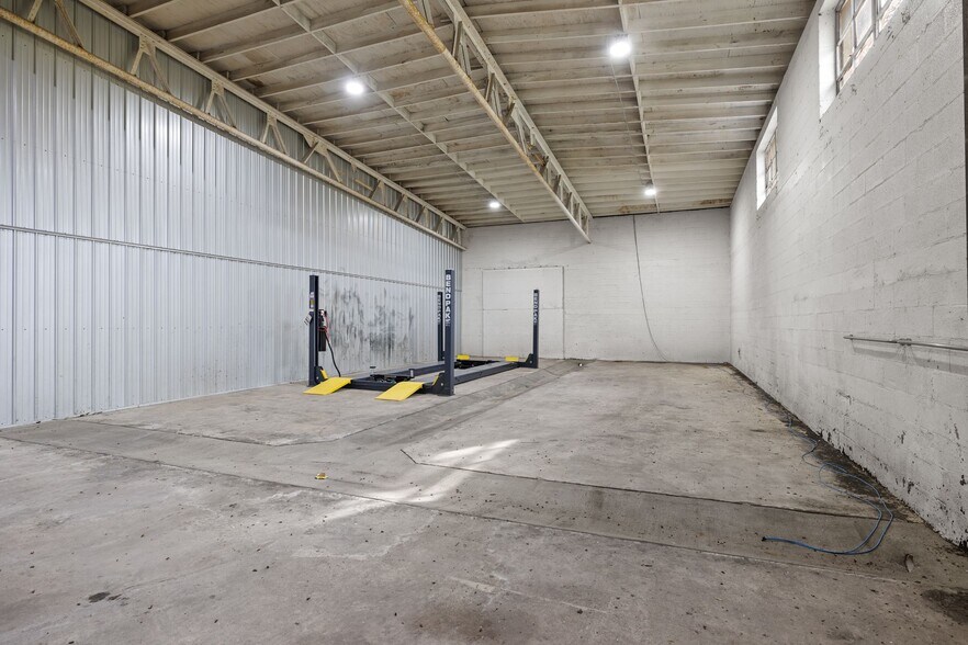 More Photos Of 1080 S Beckett St, Columbia Warehouse For Sale