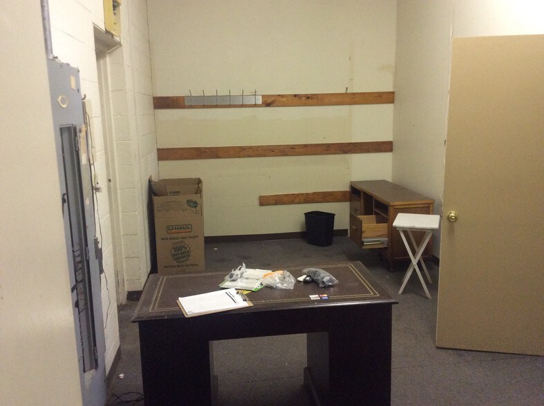 More Photos Of 5636 US Route 60, Huntington Unknown For Lease