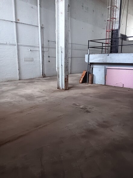 More Photos Of 34 Rapid St, Pontiac Warehouse For Sale