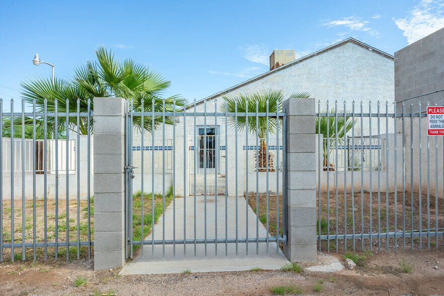 More Photos Of 112 E Cottonwood Ln, Casa Grande Freestanding For Sale