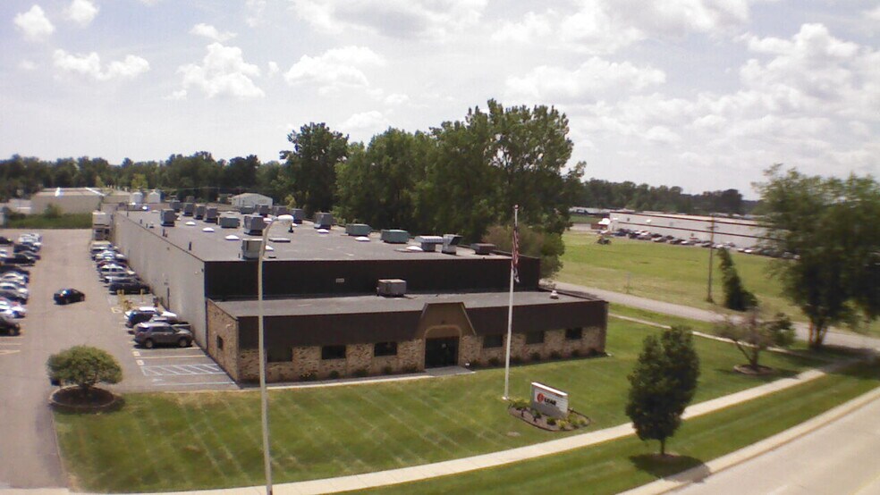 More Photos Of 26575 Northline Rd, Taylor Manufacturing For Lease