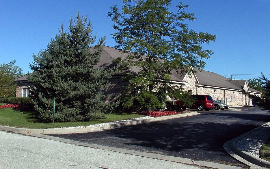 More Photos Of 3939 N Wilke Rd, Arlington Heights Office For Lease