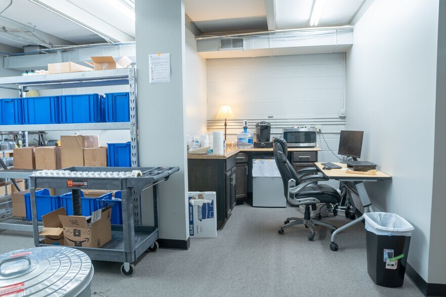 More Photos Of 385-387 Industrial Dr, Mount Juliet Warehouse For Lease