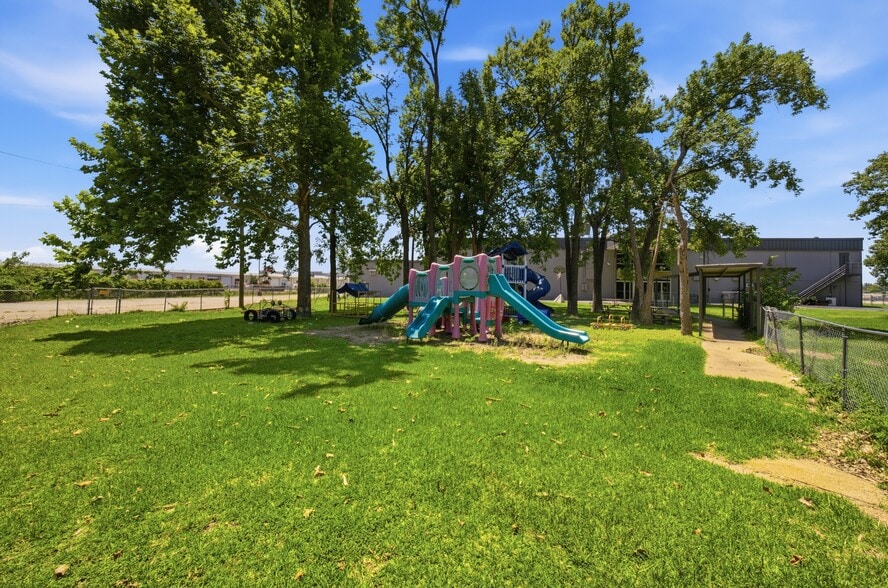More Photos Of 14400 Northwest Fwy, Houston Religious Facility For Sale