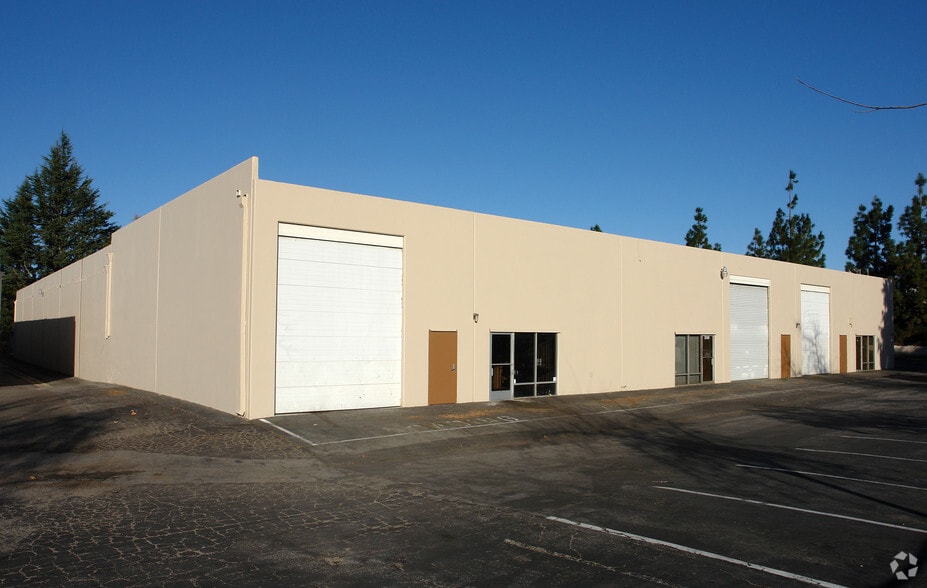 More Photos Of 490 E Easy St, Simi Valley Warehouse For Lease