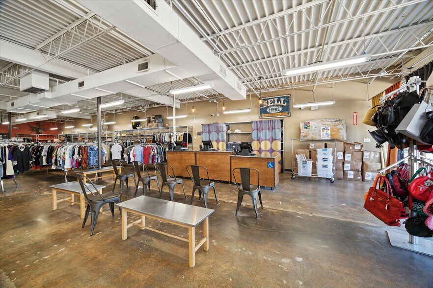 More Photos Of 2901 S Shepherd Dr, Houston Storefront For Lease