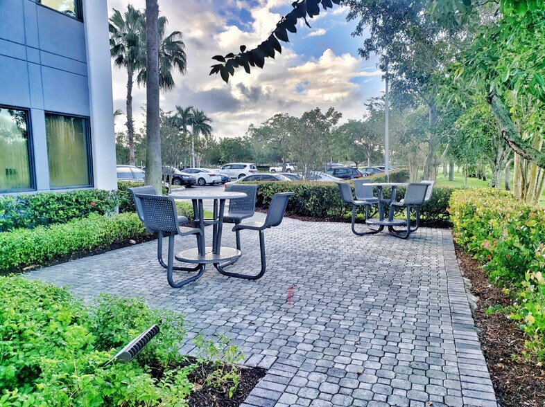 More Photos Of 2500 Weston Rd, Weston Office For Lease