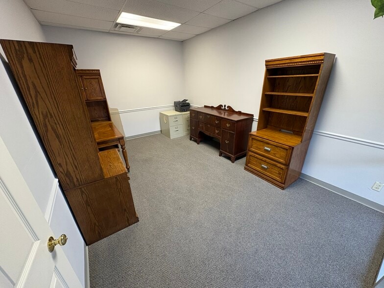 More Photos Of 2522 Capital Cir NE, Tallahassee General Retail For Sale