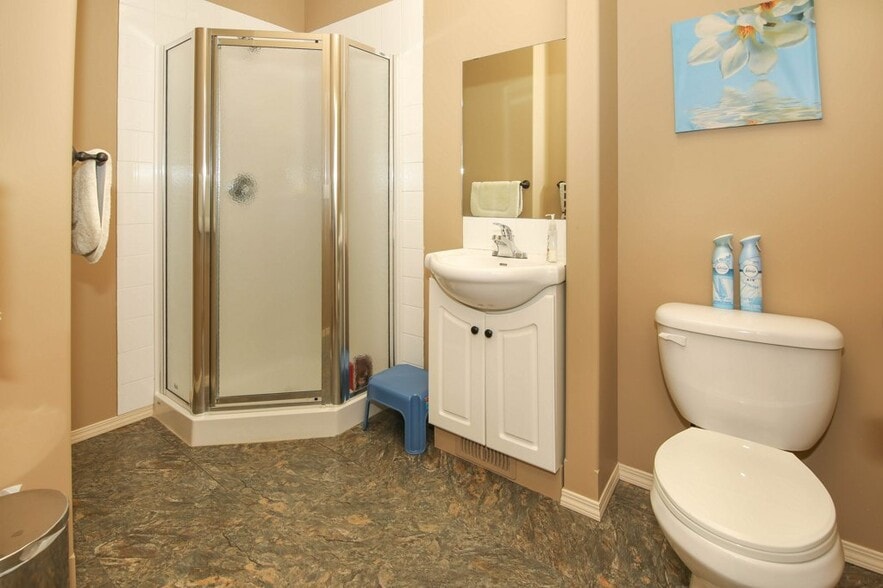 More Photos Of 5209 49A Ave, Bentley Office For Sale