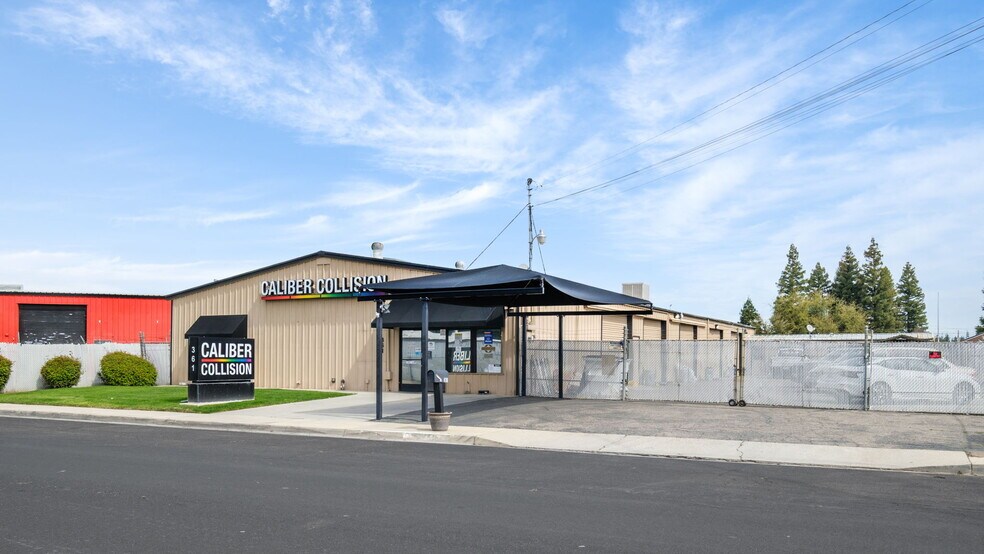 More Photos Of 361 N Minnewawa Ave, Clovis Service For Sale