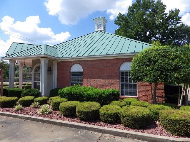 More Photos Of 1149 E Church Hill Rd, West Point Freestanding For Lease