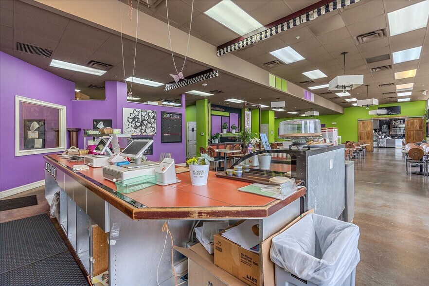 More Photos Of 15 S Beneva Rd, Sarasota Restaurant For Lease