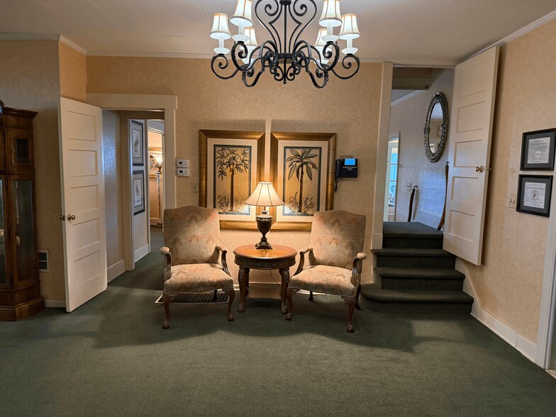 More Photos Of 648 Watervliet Ave, Dayton Funeral Home For Sale