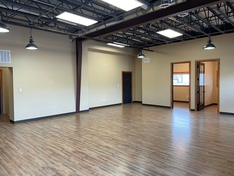 More Photos Of 3000 Airport Dr, Erie Light Manufacturing For Sale