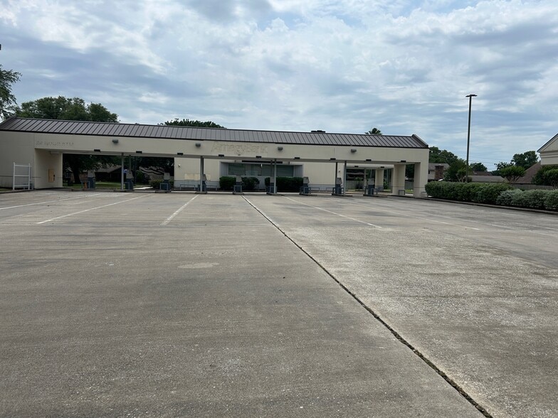 More Photos Of 723 Rollingbrook Dr, Baytown Office For Sale