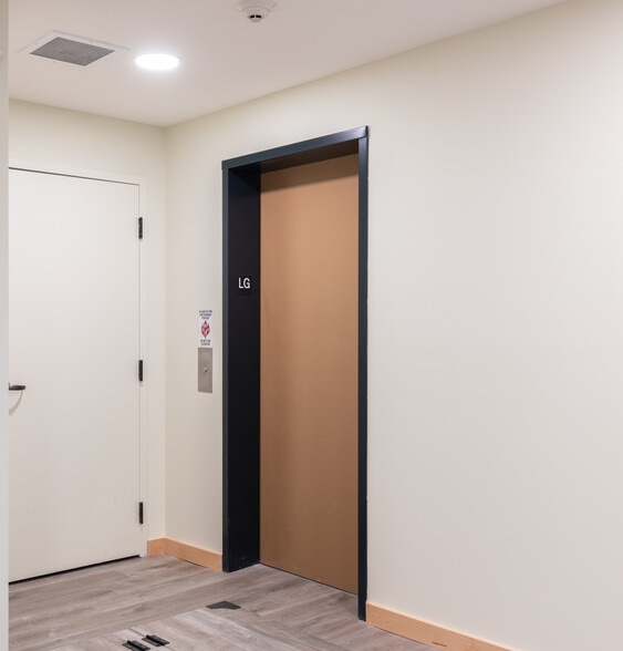 More Photos Of 690 De Long Ave, Novato Office For Sale