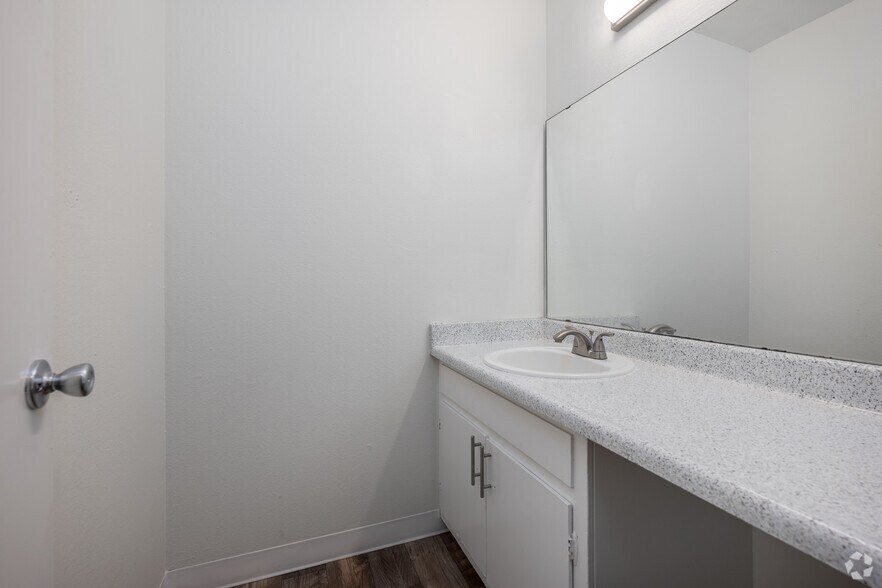 More Photos Of 5500 Foothill Gardens Ct, Sacramento Apartments For Sale