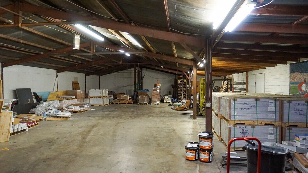 More Photos Of 807 Mcphaul St, Austin Warehouse For Lease