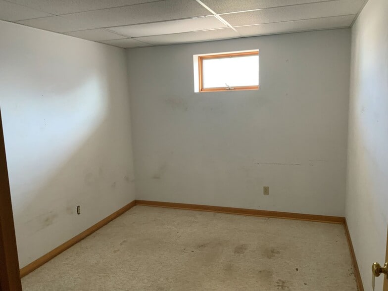 More Photos Of 30 Cecil St NE, Navarre Office Residential For Sale