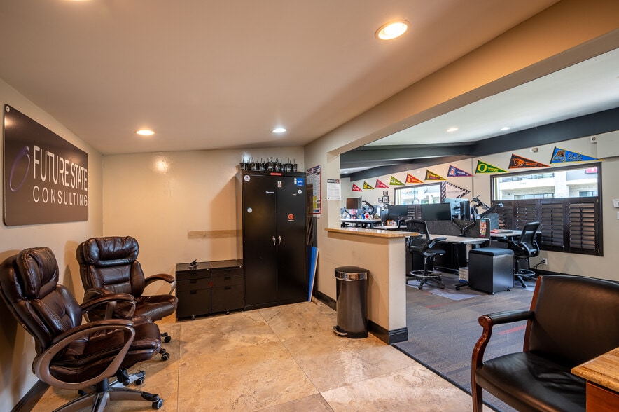 More Photos Of 12525 SW Main St, Tigard Storefront Retail Office For Lease