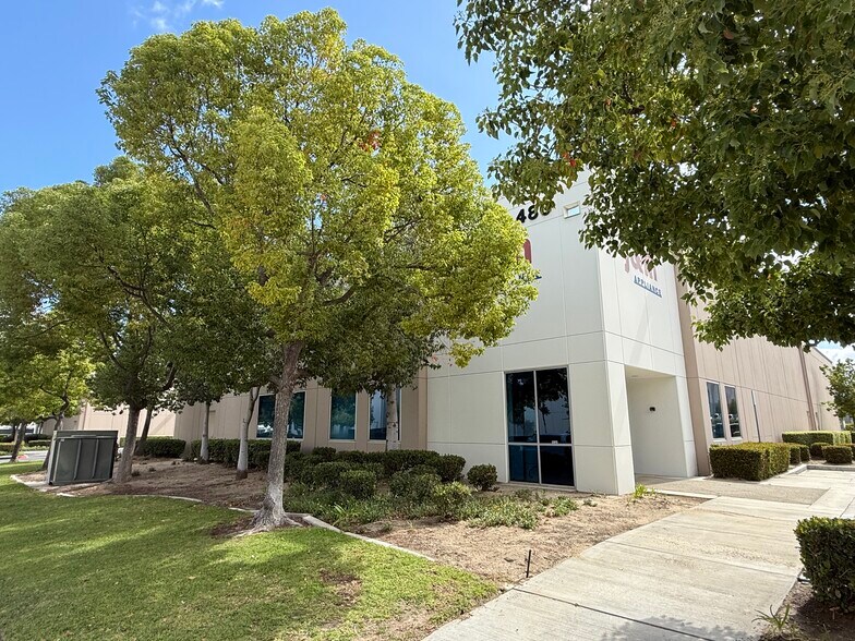 More Photos Of 480 Business Center Ct, Redlands Warehouse For Lease