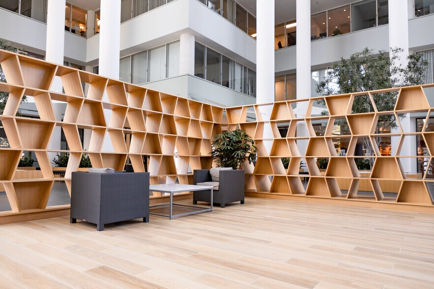 More Photos Of 19100-19200 Von Karman Ave, Irvine Unknown For Lease