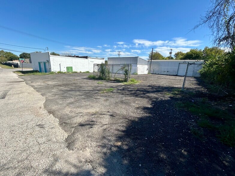 More Photos Of 5502 E Tecumseh St, Tulsa Auto Repair For Sale