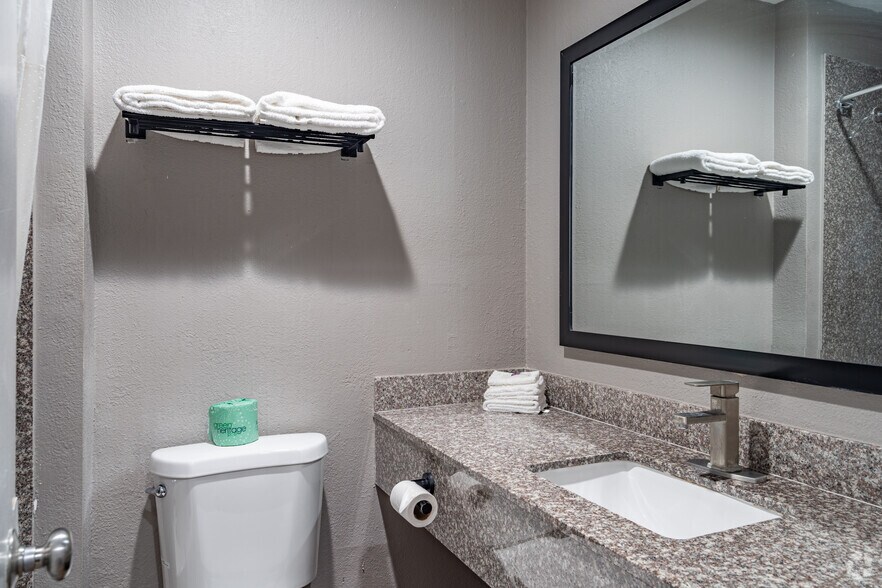 More Photos Of 16939 East Fwy, Channelview Hotel For Sale