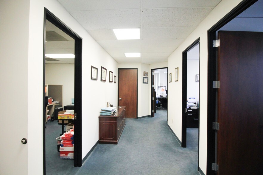 More Photos Of 2333 N Broadway, Santa Ana Office For Lease