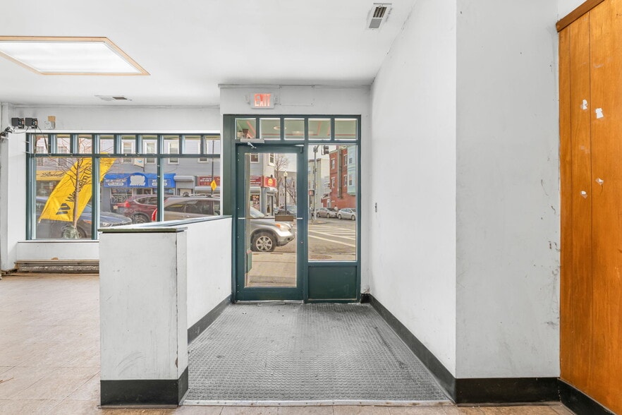 More Photos Of 230 Meridian St, Boston Storefront Retail Office For Lease