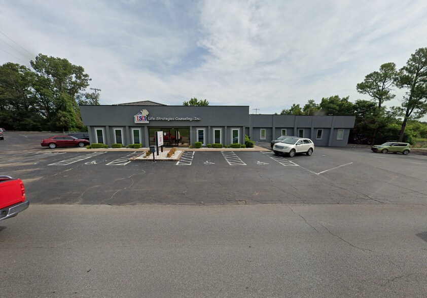 Primary Photo Of 2200 E Matthews Ave, Jonesboro Medical For Lease