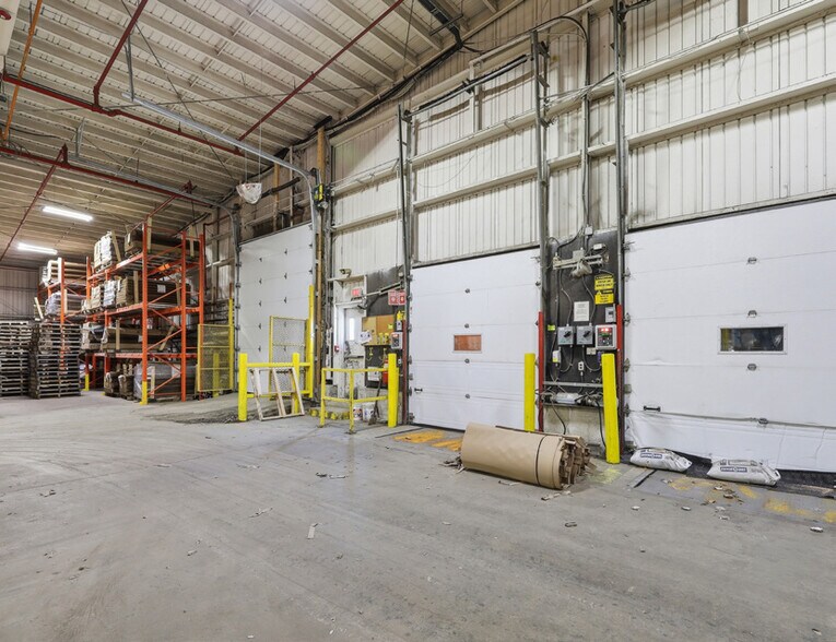More Photos Of 541 Rue Melchers, Berthierville Industrial For Lease