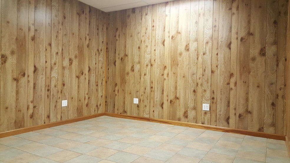 More Photos Of 4077 Highway 11 E, Bluff City Flex For Lease