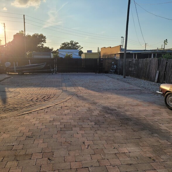 More Photos Of 5205 Haines Rd, Saint Petersburg Flex For Sale